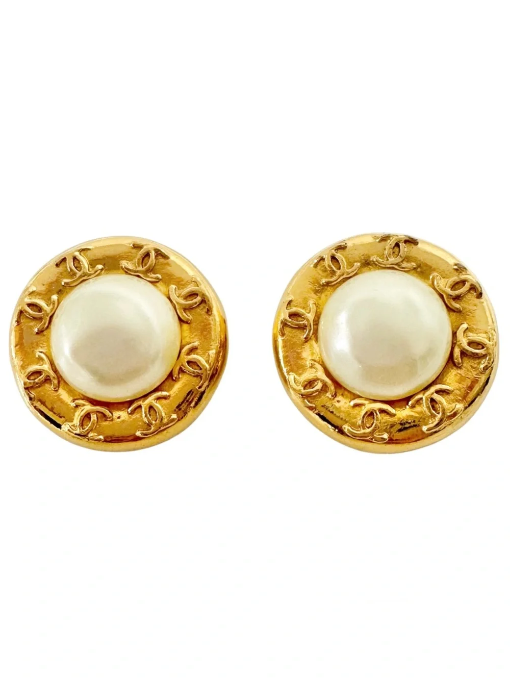 CHANEL Round Faux Pearl Gold Plated Coco Mark CC Logo Vintage Clip On Earrings